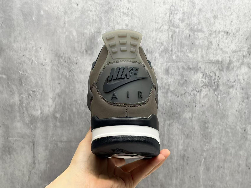 Air Jordan 4 Retro Bulls Sneakers