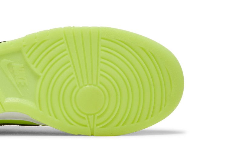 Nike Dunk Low SE Splash Volt